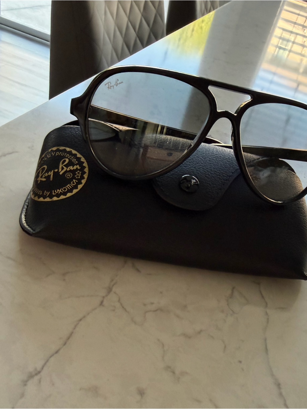 Ray-Ban Men's Black Aviator Sunglasses With Black Case